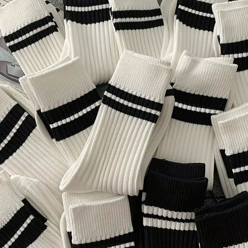 6 Pairs of Men'S Autumn and Winter Thickened Soft Comfortable Feet Black and White Solid Color Crew Socks