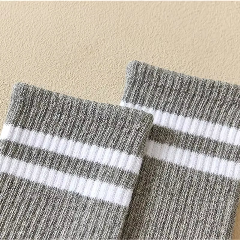 6 Pairs of Men'S Autumn and Winter Thickened Soft Comfortable Feet Black and White Solid Color Crew Socks